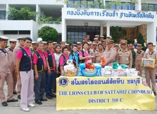 Sattahip Lions Club members donate spiritual books to officials to give to prisoners at the Sattahip Naval Base Penitentiary.